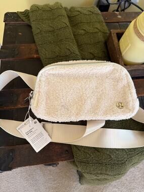 NEW Lululemon Everywhere Belt Bag Cream Silver Crossbody Twee Coquette Preppy